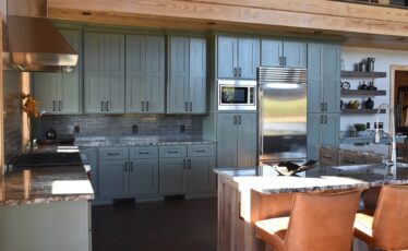 Why Designers and Contractors Need Each Other: A Key to Successful Renovations
